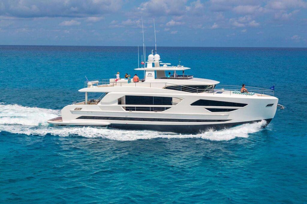 Midnight Moon 87' Horizon Motor Yacht Based in Bahamas offers private all inclusive yacht charters for up to 8 passengers